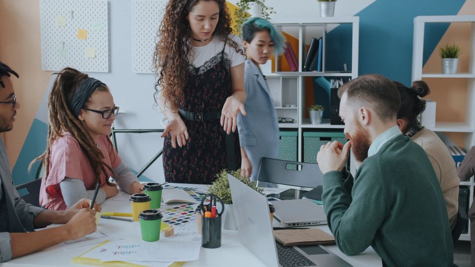 Entraide freelance 2026 : stratégies face à l'IA